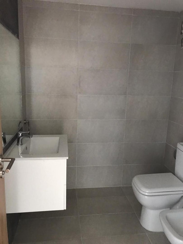 Apartamento 3 Dormitorios ,sobre Principal Avenida