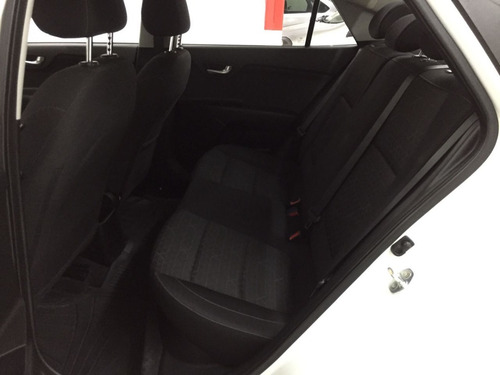 Imagen 9 de 11 de Dm Kia Rio Lx Sedan 2020 Color Blanco.