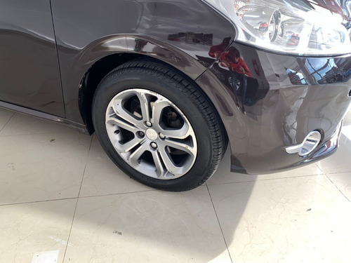 Imagen 9 de 17 de Peugeot 208 1.6 Feline 2013
