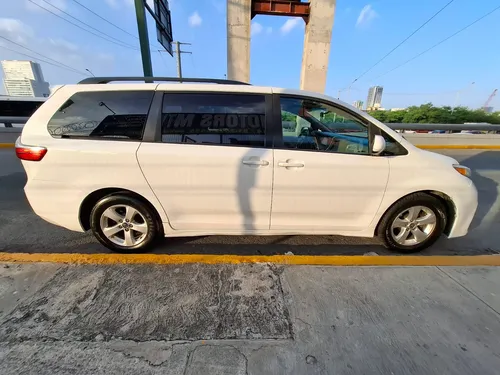 Toyota Sienna 3.5 Le At