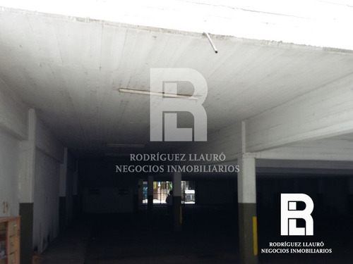 Imagen 2 de 7 de Estacionamiento, En Amplio Lote Con Posibilidad De Desarrollar Otro Proyecto. A Pocos Mts De Av 9 De Julio.