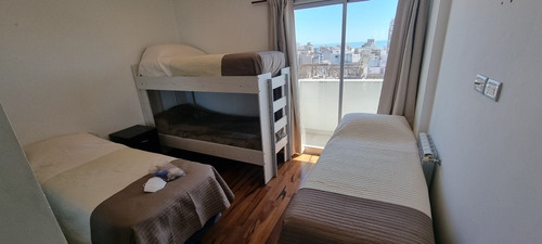Imagen 10 de 26 de Vacaciones De Invierno En Mar Del Plata!!! Espectacular Depto. 3 Amb. Con Vista Al Mar. Para 6 Personas. 2 Baños. Hidromasaje. Cochera Cubierta Para 2 Autos. Parrilla En La Terraza.