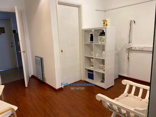 Ciudad Vieja Venta Con Renta Oficina Reciclada