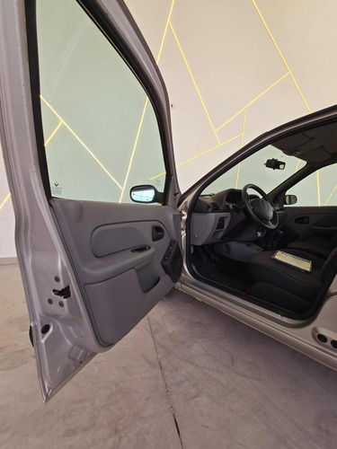 Renault Clio 1.0 16v Campus Hi-flex 5p
