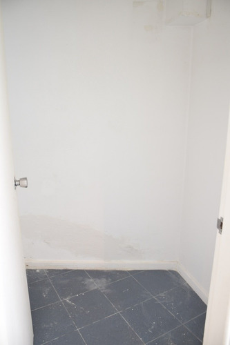 Amplio Local Comercial Sobre Av Roosevelt- Ref: 6517