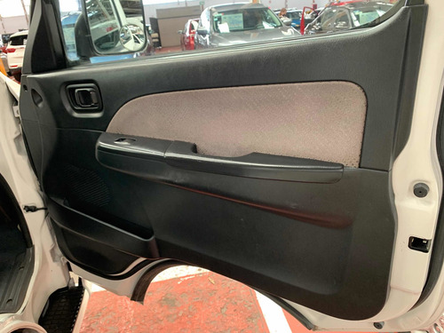 Imagen 8 de 12 de Nissan Urvan Pasajeros Std 5 Vel Ac 2012