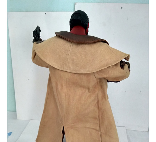 Boneco Hellboy Mezco 2008 ( Ver Fotos ) (Usado)