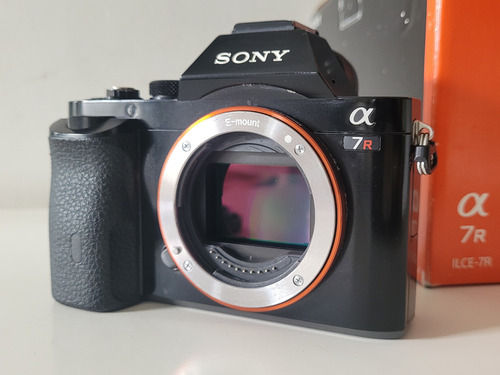 Câmera Sony Alpha A7r Full Frame 36mp Evf Wifi 13k Clicks Sp (Usado)