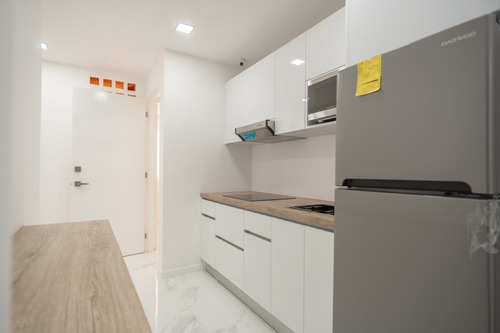 Se Vende Ph En La Urb. Lomas De La Alameda Con Vista Al Ávila Y 2 Terrazas.