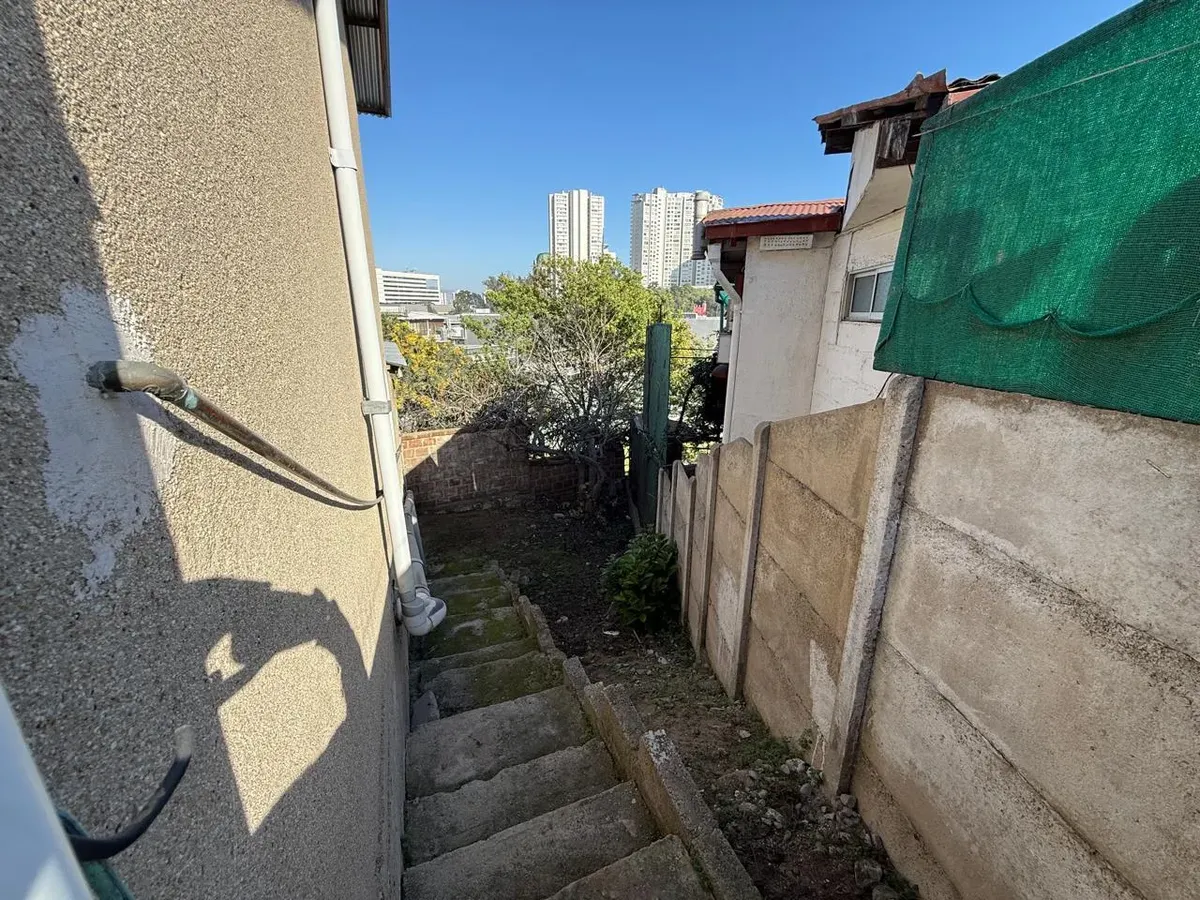 Imagen 5 de 30 de Casa 4d 1b Con Antejardin, Patio Entrada Con Escalas, Viña