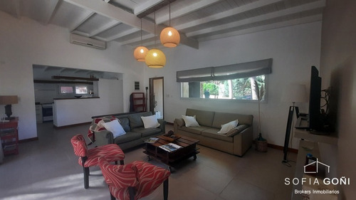 Imagen 3 de 19 de Venta - Costa Esmeralda - Muy Buena Casa En Barrio Residencial 1