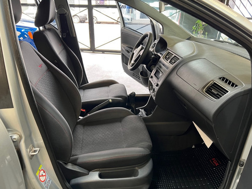 Imagen 8 de 16 de Volkswagen Crossfox Highline 2013
