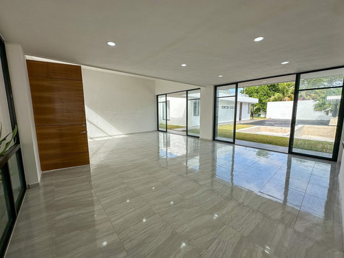 Casa En Venta Con Amplio Terreno Ubicada En San Pedro Cholul, Merida.