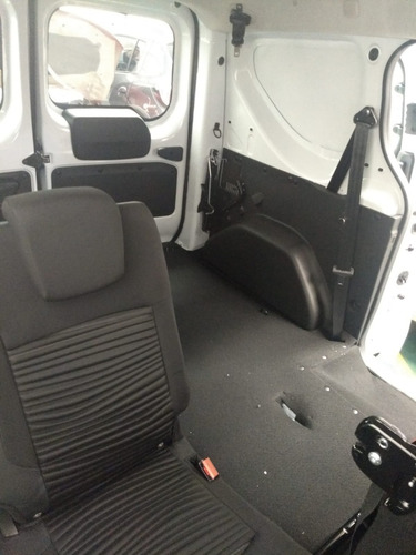 Imagen 22 de 25 de Kangoo Express Emotion 5 Asientos 1.6 16v 115 Cv 2022 D