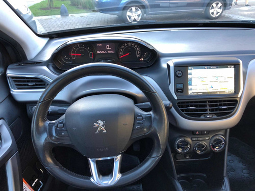 Imagen 10 de 13 de Peugeot 208 2017 1.6 Allure