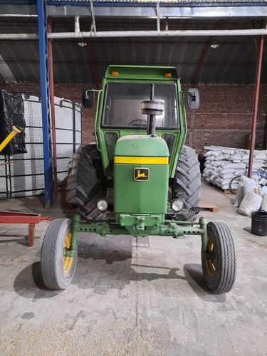 John Deere 3330