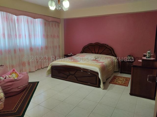 Ana Torres. Casa En Venta 24-19612 En El Junquito