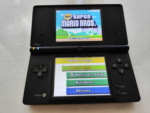 Consola Nintendo Dsi Negro + 8gb + Cargador + Stylus +juegos