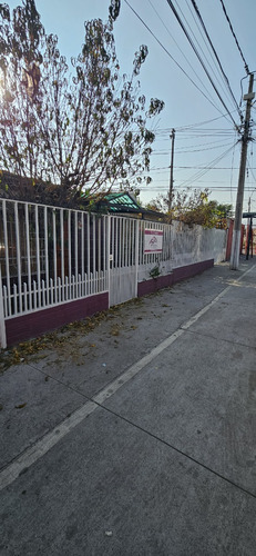 Casa Con Amplio Terreno En Colina