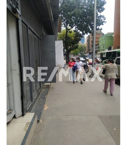 Imagen 2 de 19 de Amplio Local En Alquiler En La Av. Urdaneta