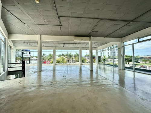 Local Comercial En Renta En Av.huayacan En Cancún