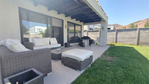 Casa En Venta De 4 Dorm. En Colina Chicureo