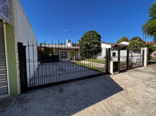Imagen 2 de 3 de Venta Casa En Pilar Centro