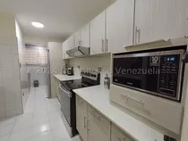 Comprar  Espacioso E Iluminado Apartamento Remodelado, Tuberias Recien Hechas, Piso Bajo, Cocina Moderna Con Tope De Granito, A\u002Fc Splitt En Todas Las Areas, Electrodomésticos A Estrenar, Totalmente Equipado