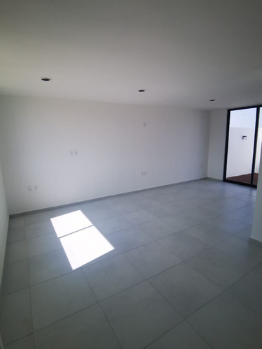 Renta De Casa Residencial En Privada Con Casa Club Ciudad Maderas