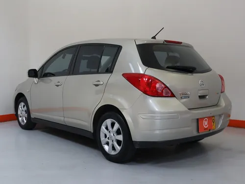 Nissan tiida hb 1.8 Premium