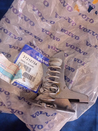 Gancho Chapa De Cofre Nueva Original Volvo S60 2001 Al 2009