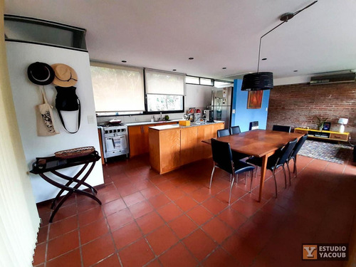 Imagen 7 de 30 de Casa En Venta 2 Dormitorios 2 Baños 2 Cocheras 246 Mts 2 Y Terreno 700 Mts 2 Totales - City Bell