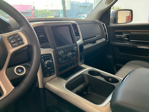 Imagen 11 de 14 de Ram 1500 Laramie V8 4x4 At8 0km Stock Sport Cars