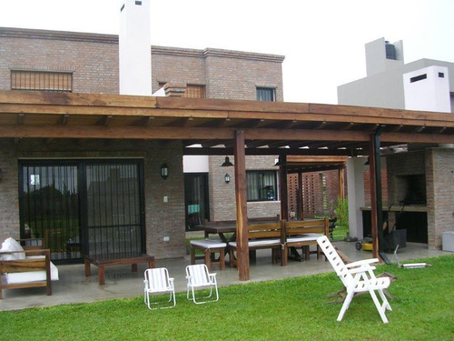 Imagen 23 de 29 de Casa De 3 Dormitorios En Venta Con Pileta Y Galería Hostal Del Sol