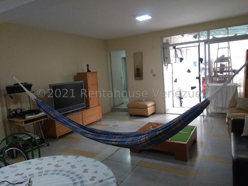 Imagen 10 de 19 de Casa En Venta En Santa Cecilia, Calle Cerrada.
