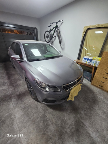 Peugeot 301 1.6 Allure Plus