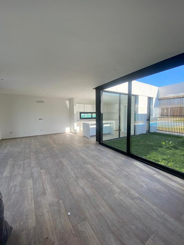 Imagen 9 de 16 de Casa - Canning (e. Echeverria)