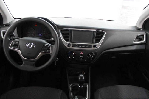 Imagen 13 de 14 de Hyundai Accent 2018 4 Cilindros