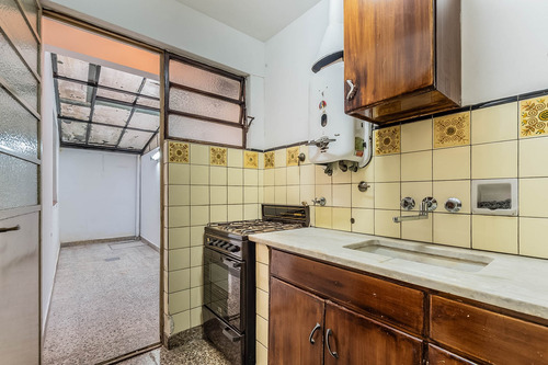 Venta 3 Amb. Patio. Apto Crédito Y Profesional. Caballito Norte.