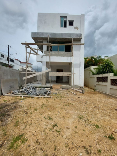 Vendo Hermosa Casa En Arroyo Hondo Ii, Casi Lista