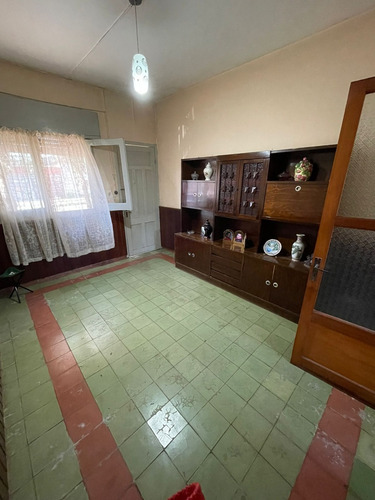 Dueño Vende 2 Casas En Un Mismo Padrón. Muy Próximo Al Centro, Shopping-terminal, Y Centros De Estudio.