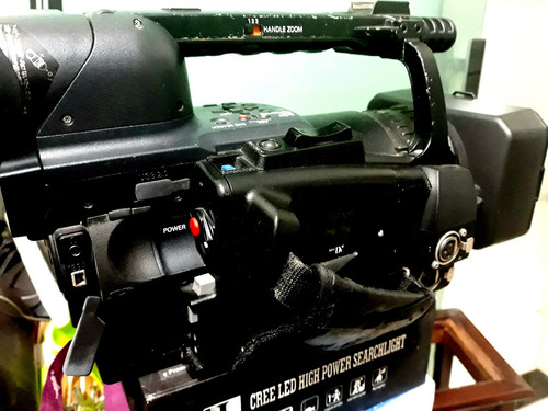 Panasonic Hvx200 + 2cartão P2 16g + 2 Baterias E Carregador