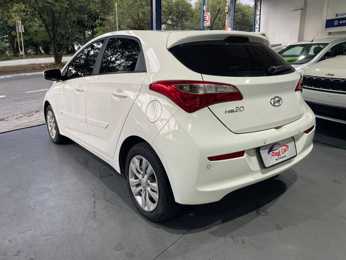 Imagem 4 de 10 de Hyundai Hb20 1.0 Comfort Plus 12v Flex 4p Manual