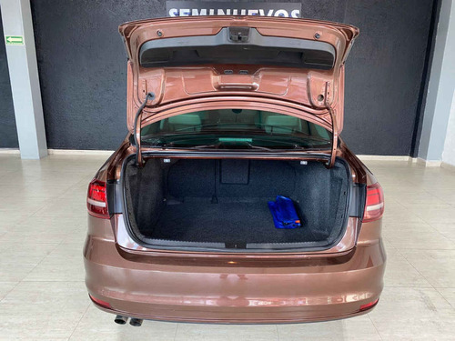 Imagen 9 de 15 de Volkswagen Jetta 2016 4p Sportline L5/2.5 Aut