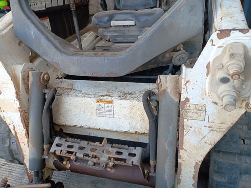 Minicargador Bobcat De Orugas Para 2.5 Toneladas, Seminuevo