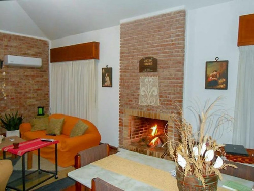 Venta Casa Atlántida Cinco Dormitorios