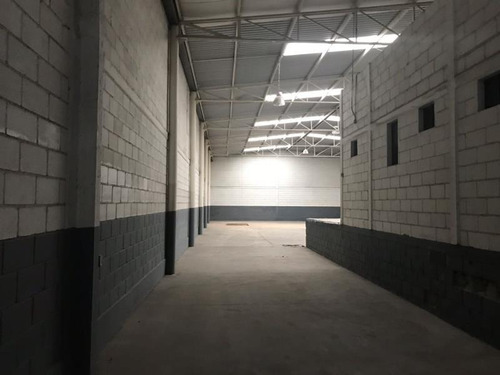 Imagen 2 de 9 de Bodega Comercial En Venta Tercero De Cobian Centro