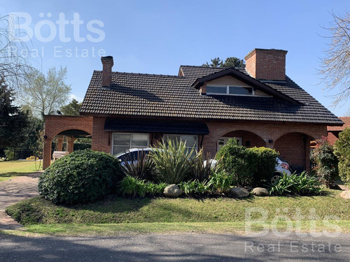Venta Increíble Casa Con Piscina En Country Banco Provincia