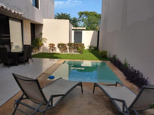 Casa En Venta Al Norte De Merida,  Fraccionamiento  Montebello