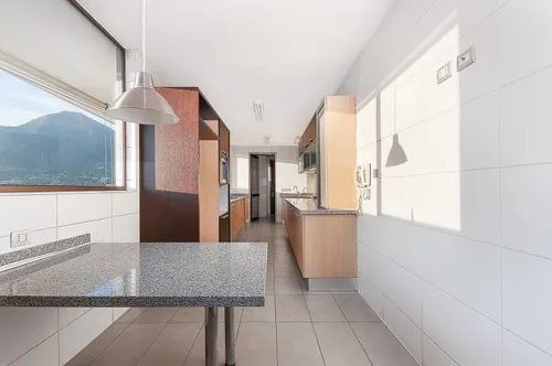 Vende Penthouse Vista Despejada Al Oriente